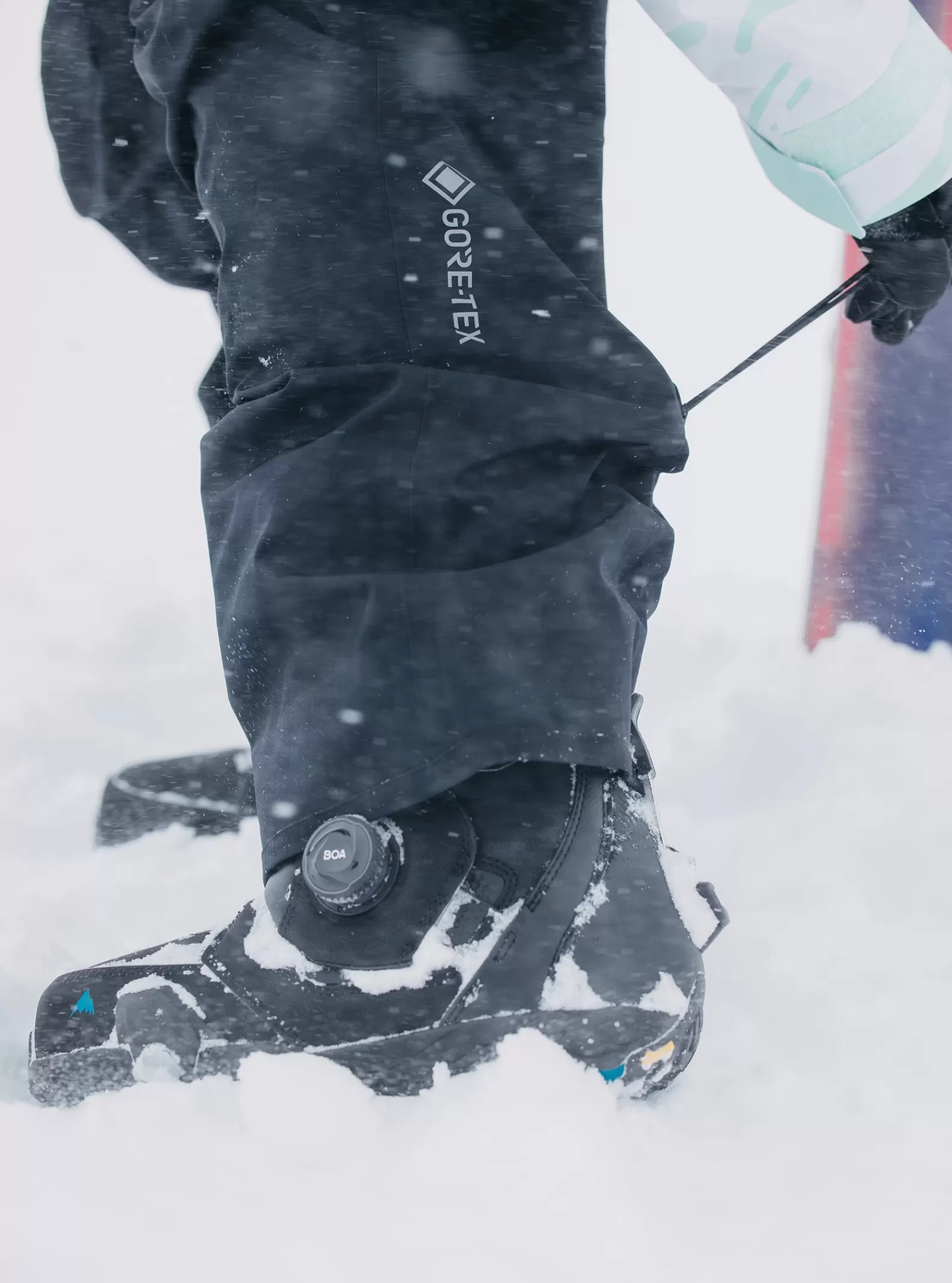 Burton Men's [ak] Freebird GORE‑TEX 3L Stretch Bib Pants< Snow Pants & Bibs