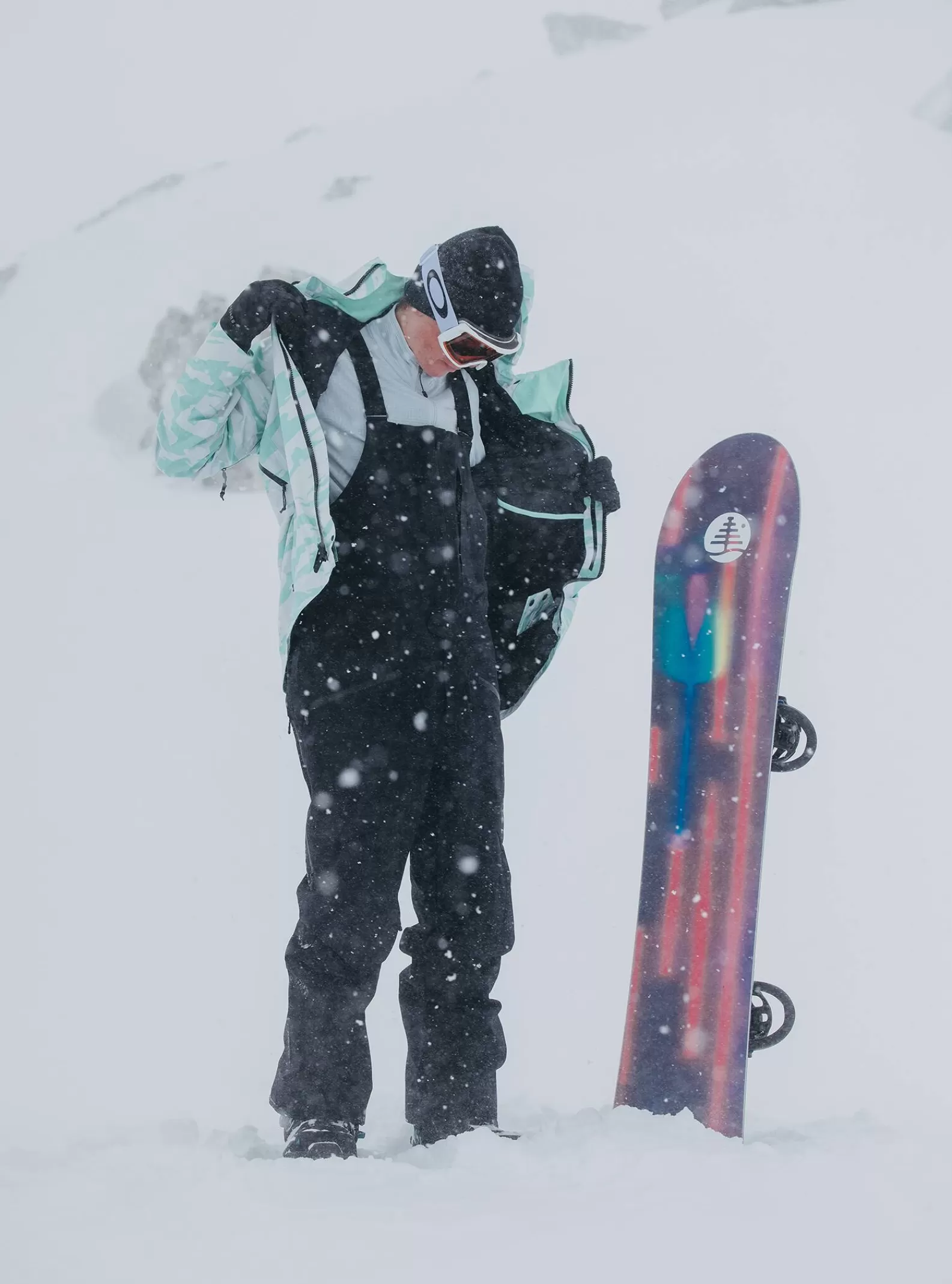 Burton Men's [ak] Freebird GORE‑TEX 3L Stretch Bib Pants< Snow Pants & Bibs