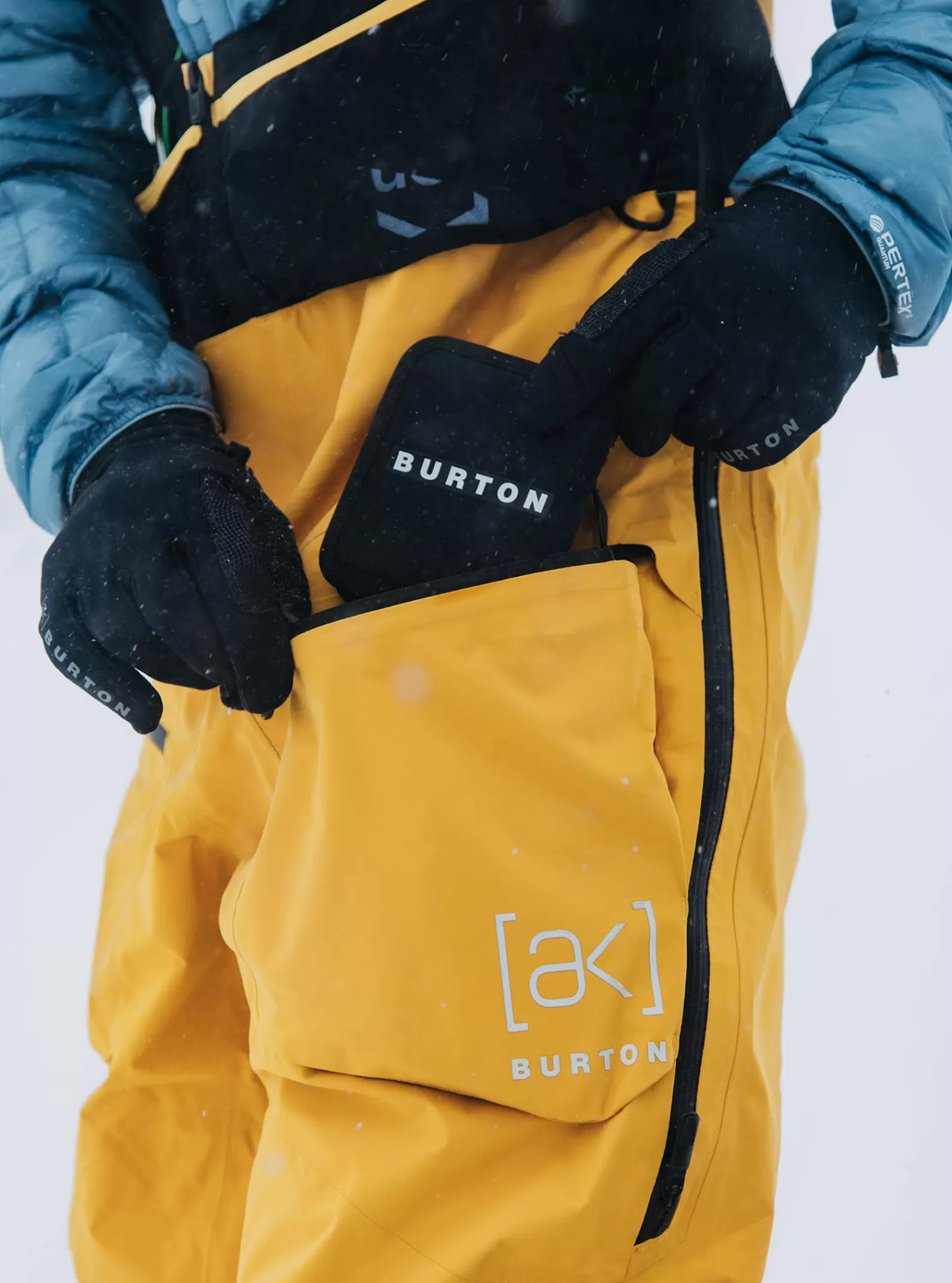 Burton Men's [ak] Tusk GORE-TEX PRO 3L Hi-Top Bib Pants< Snow Pants & Bibs